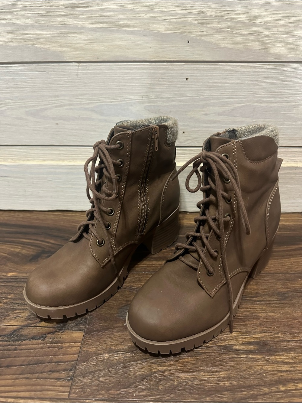 Soda Women’s Size 7 Brown Lace-Up/Side Zip Ankle Boots